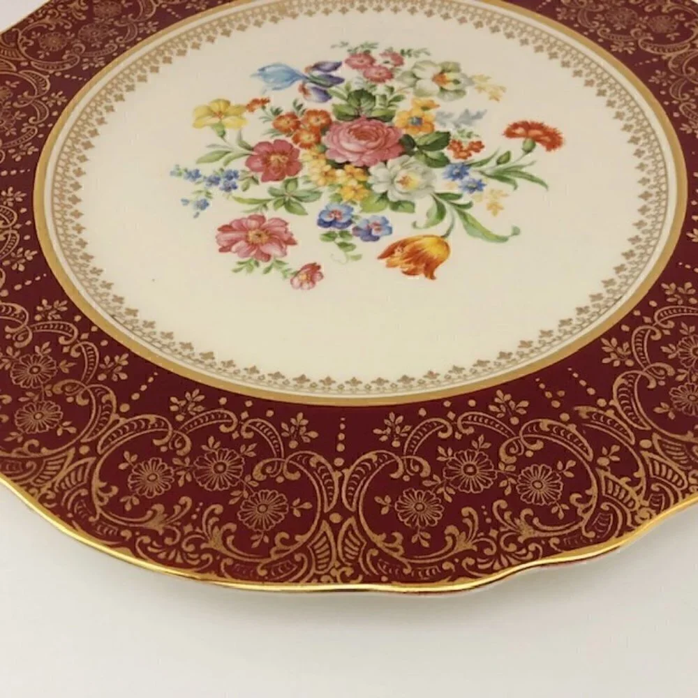 𝅺STEUBENVILLE 2032 Red Rim w/ Gold Filigree & Floral Center Dinner Plate